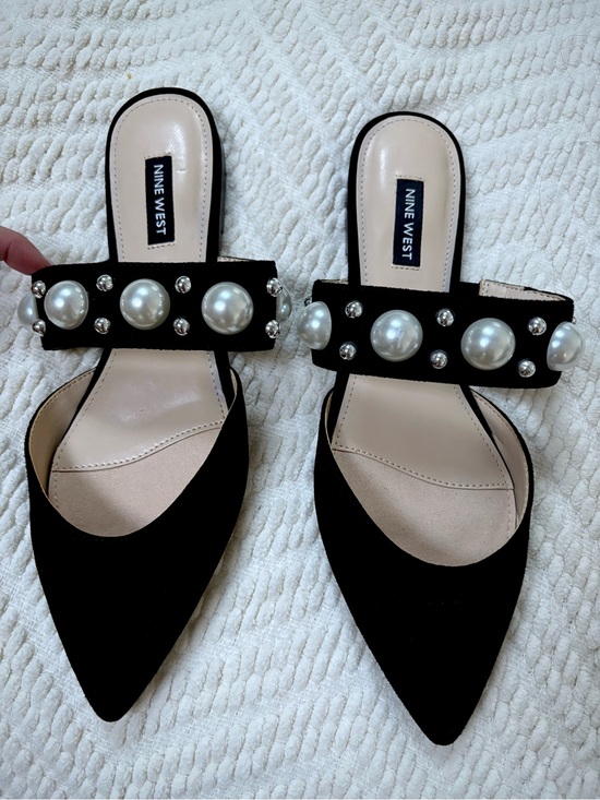 Nine West Shoes - New❗️Nine West Black Pointed Toe Mules with Pearl-Stud Strap